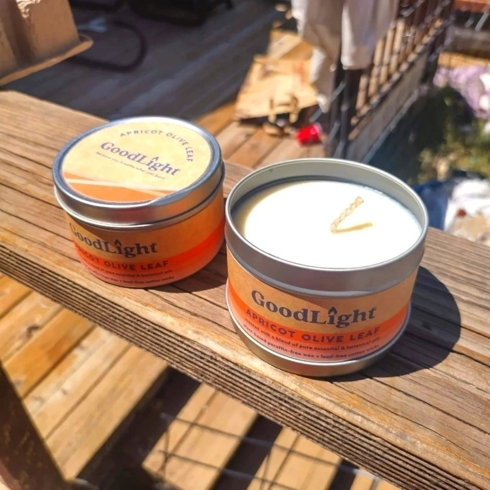 nwt Apricot Olive Leaf scented candle.  6 oz    f30​​​​​​